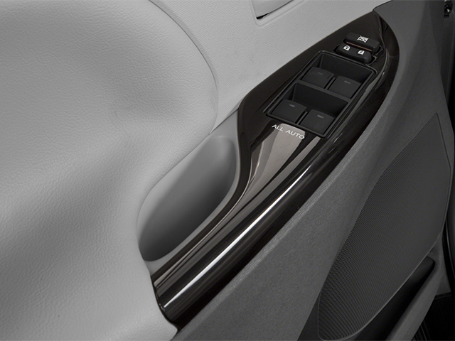 2014 Toyota SIENNA XLE 8-PASSENGER