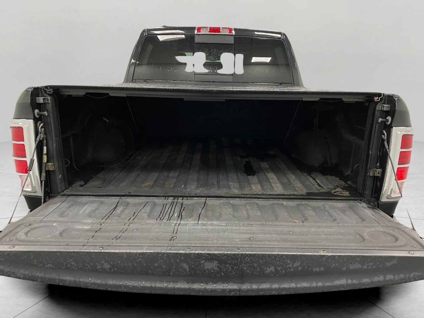 2017 RAM 1500 Laramie 4x4 Crew Cab 5'7 Box