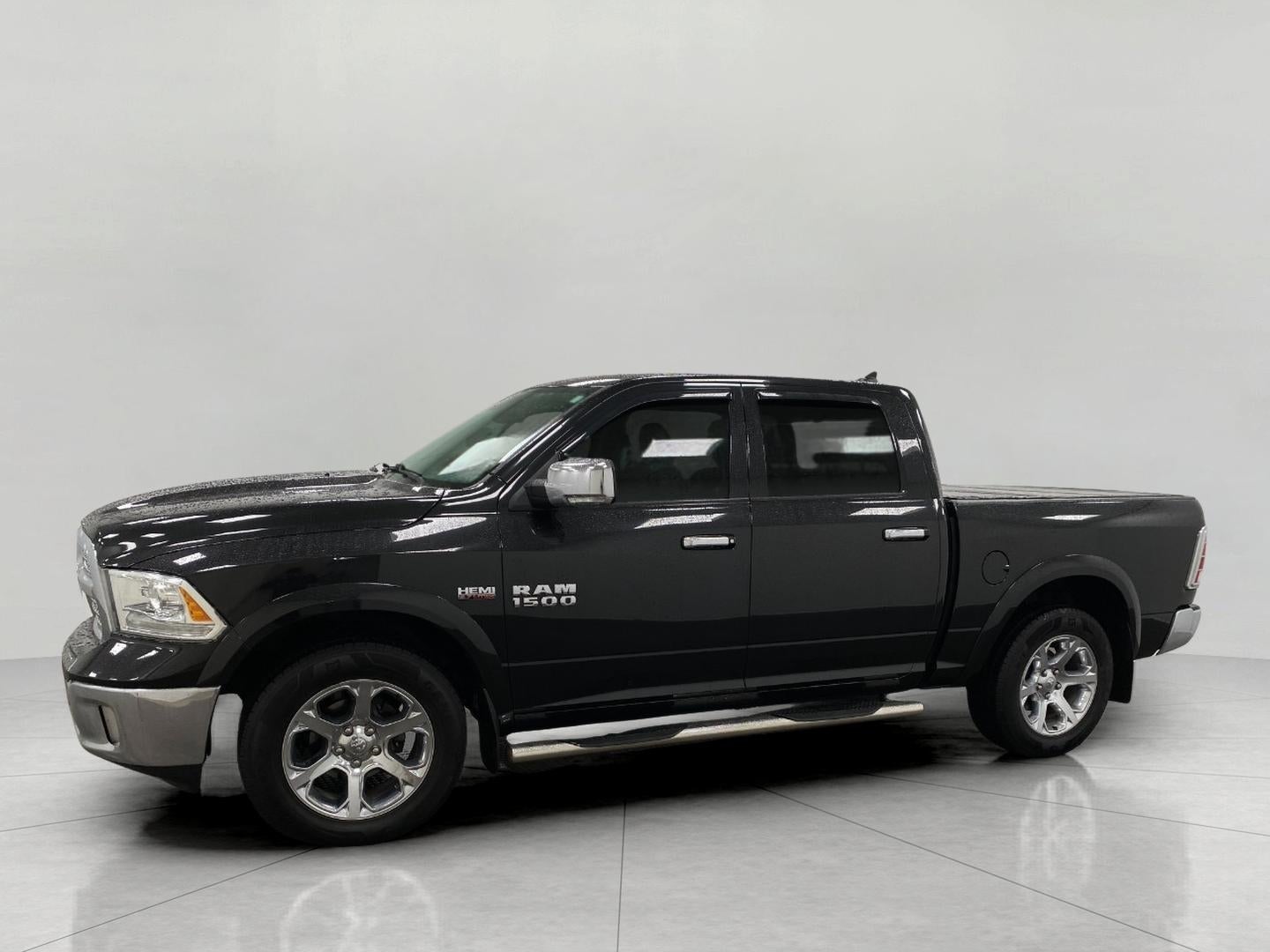 2017 RAM 1500 Laramie 4x4 Crew Cab 5'7 Box