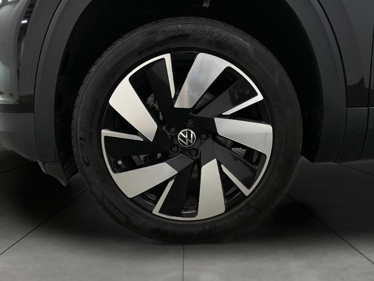 2024 Volkswagen Atlas Cross Sport 2.0T SE w/Technology 4MOTION