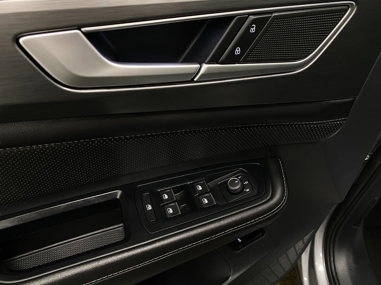 2025 Volkswagen Atlas Cross Sport 2.0T SE w/Technology 4MOTION