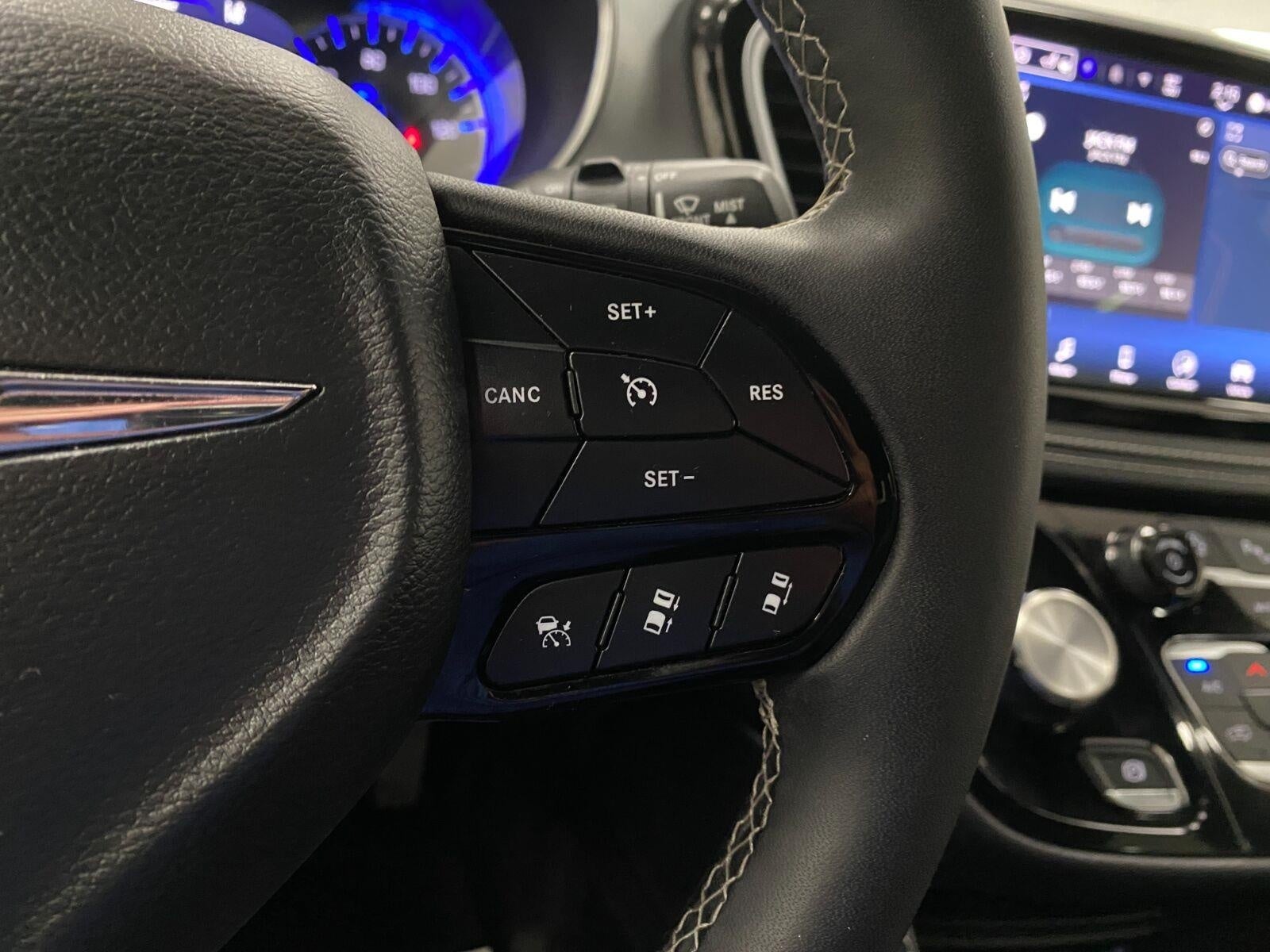 2025 Chrysler Pacifica Limited FWD
