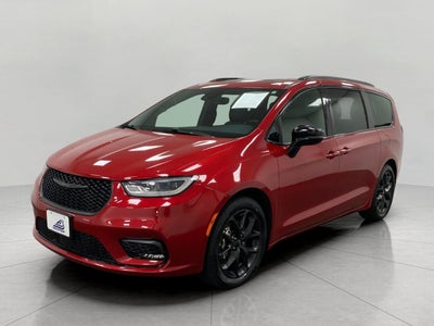 2025 Chrysler Pacifica Limited FWD