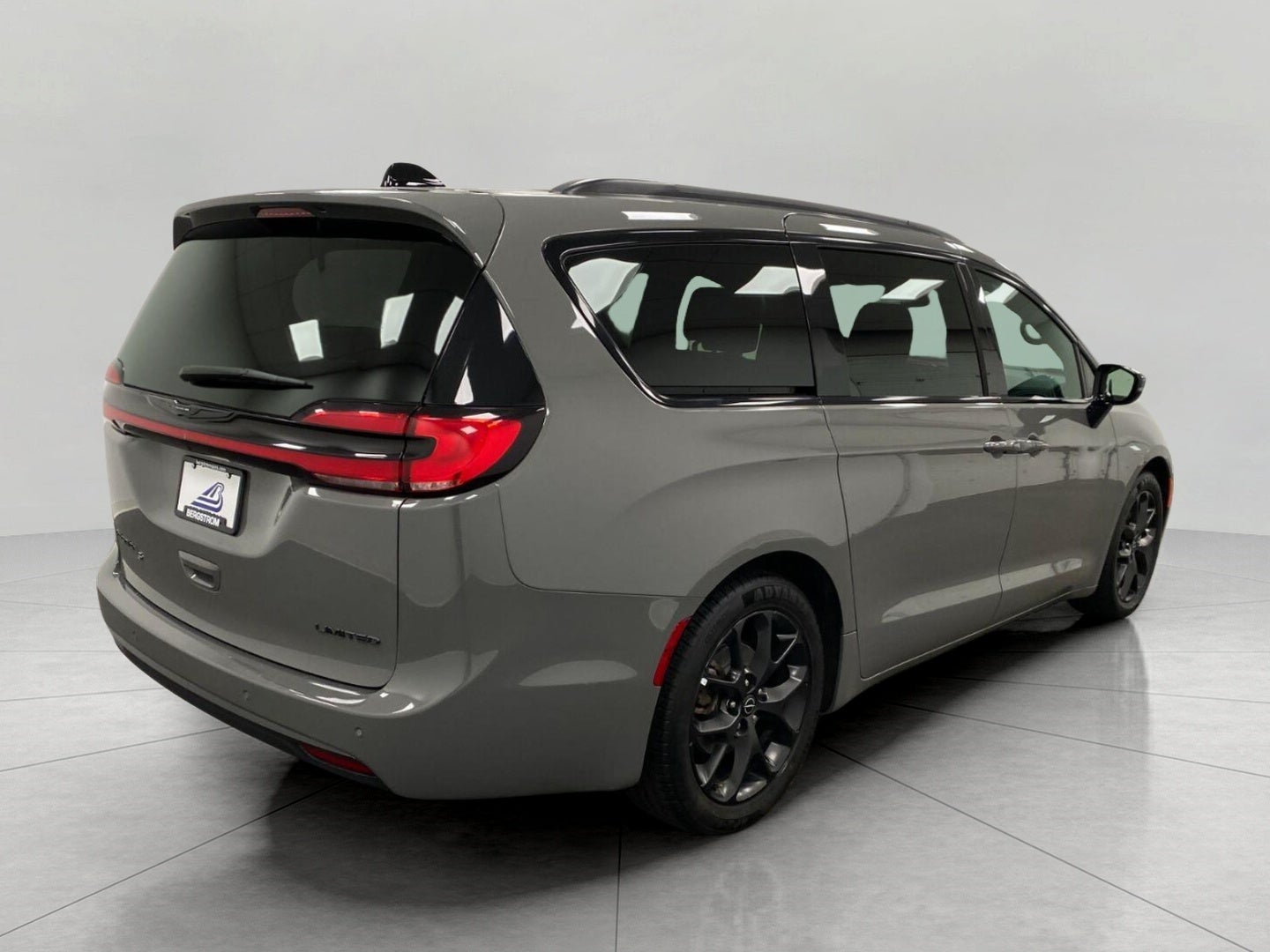 2025 Chrysler Pacifica Limited FWD
