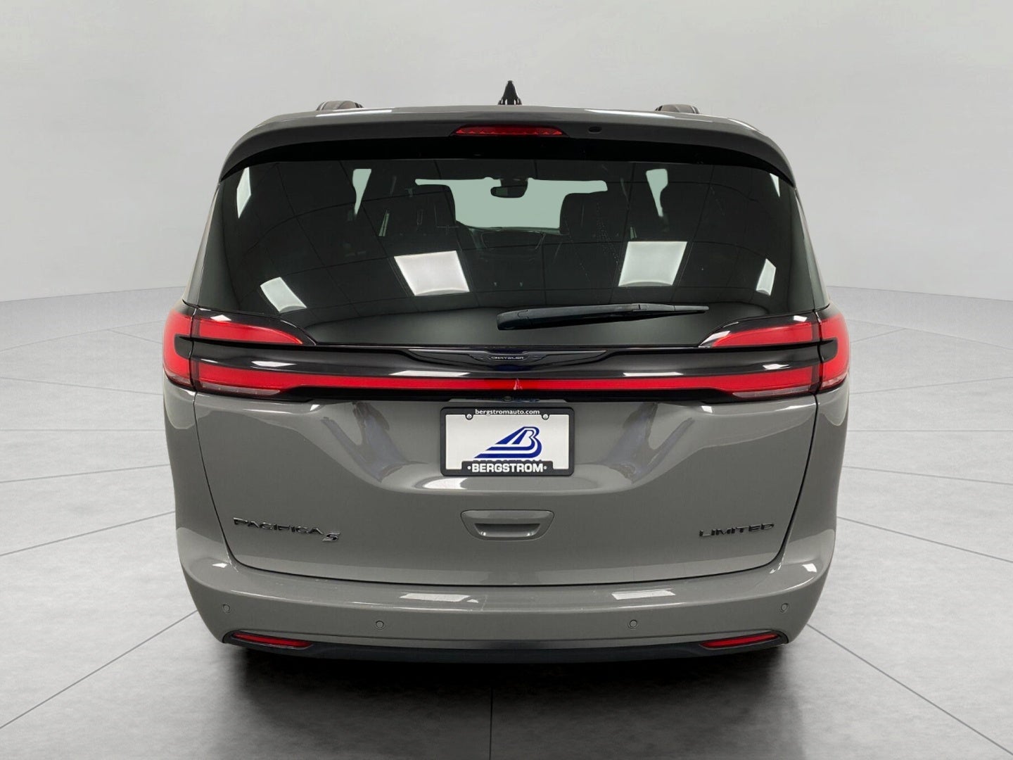 2025 Chrysler Pacifica Limited FWD