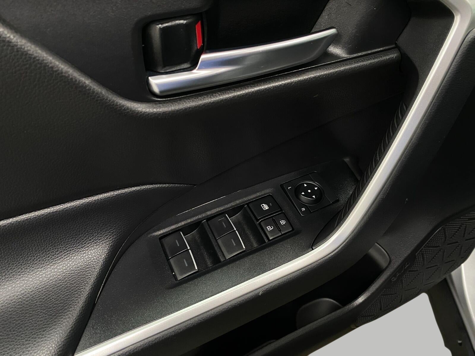 2025 Toyota RAV4 XLE AWD