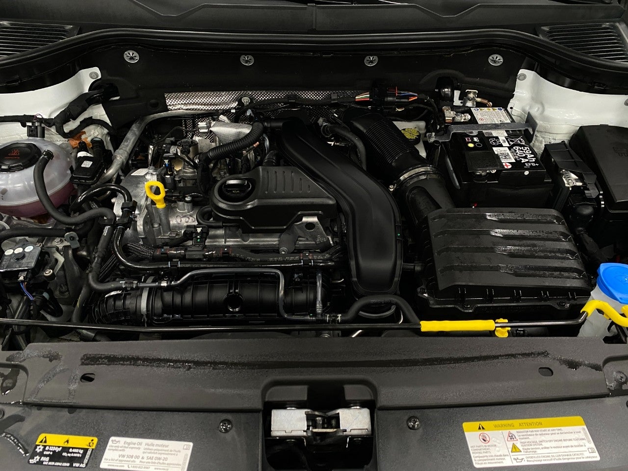 2025 Volkswagen Taos SE Black 4MOTION