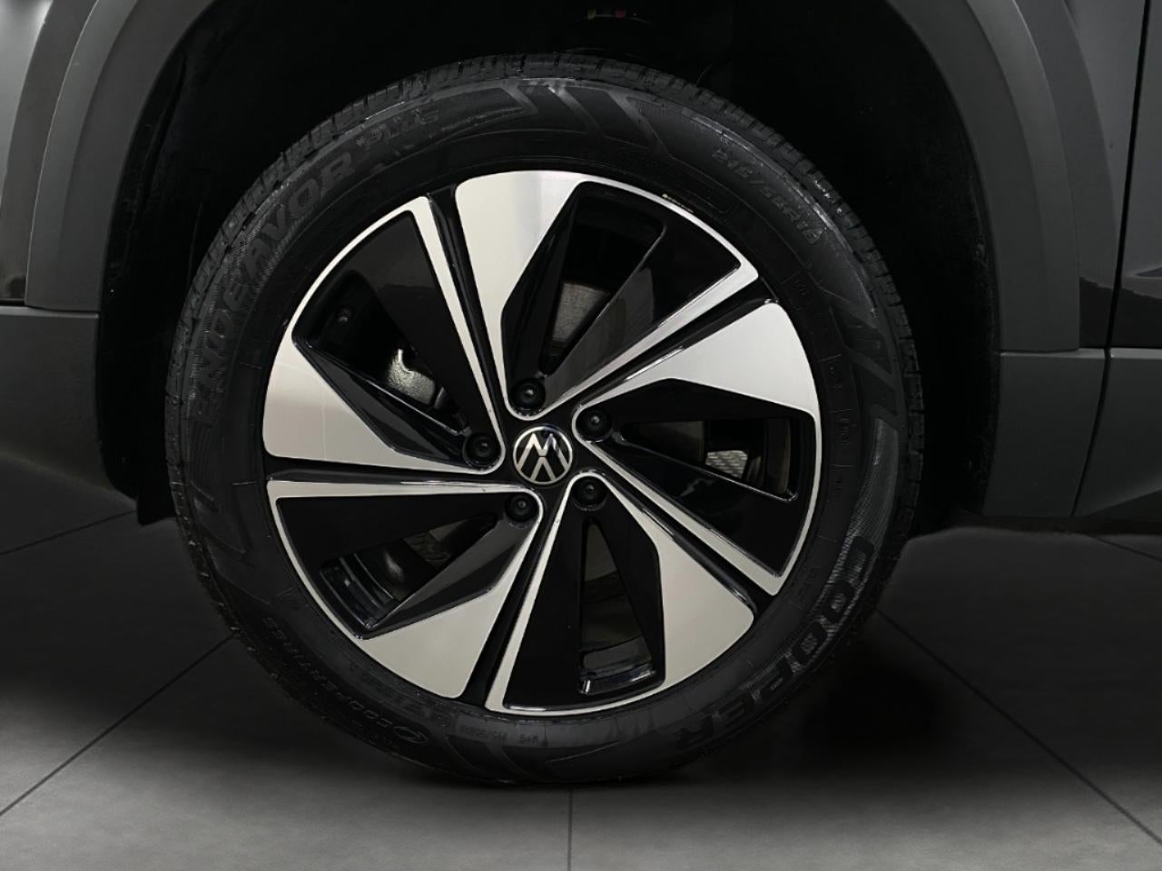 2025 Volkswagen Taos SE 4MOTION