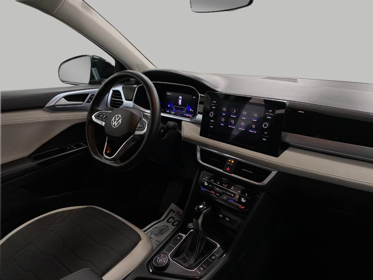 2025 Volkswagen Taos SE 4MOTION