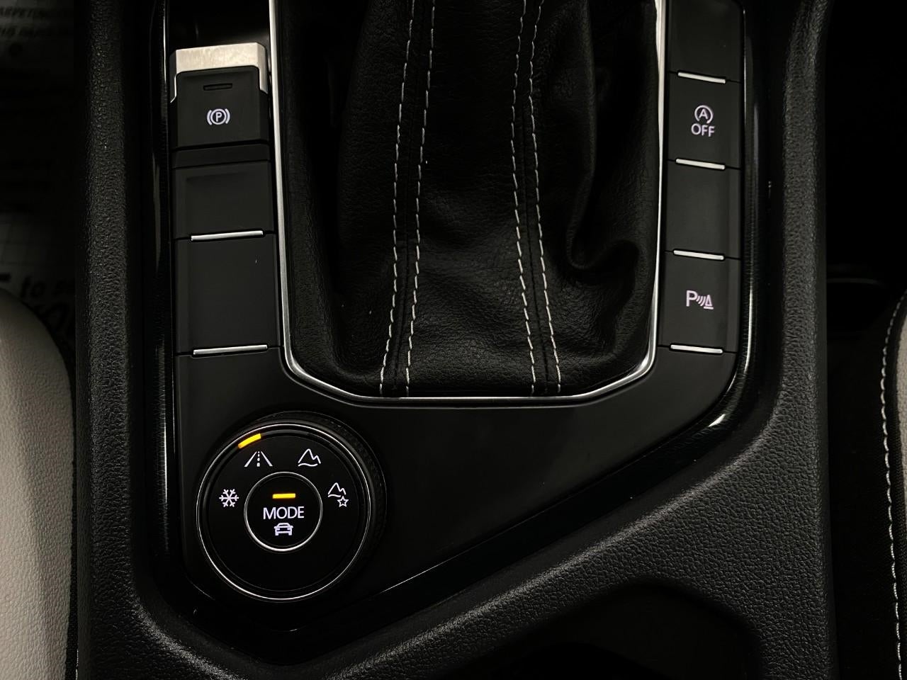 2025 Volkswagen Taos SE 4MOTION