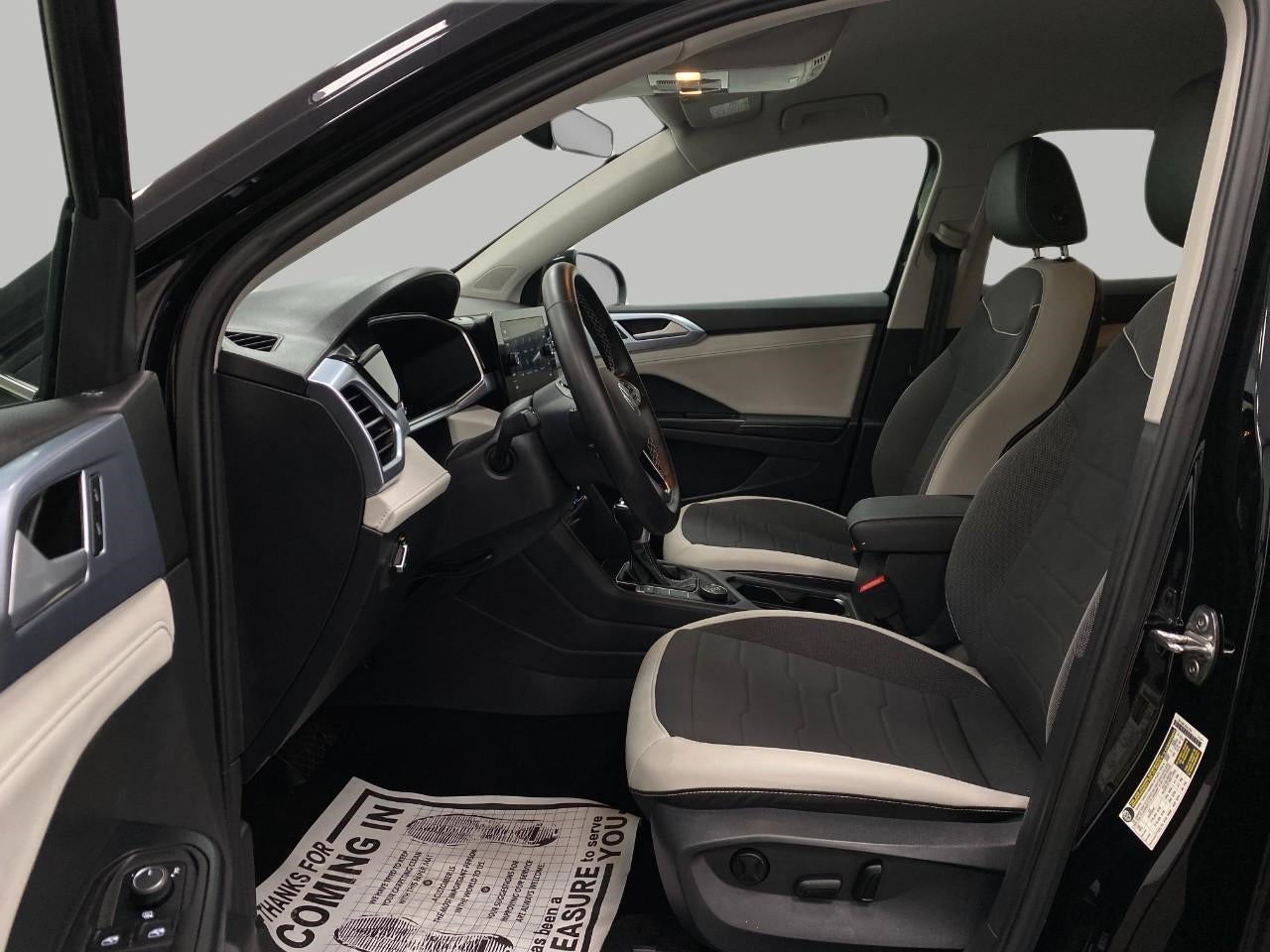 2025 Volkswagen Taos SE 4MOTION