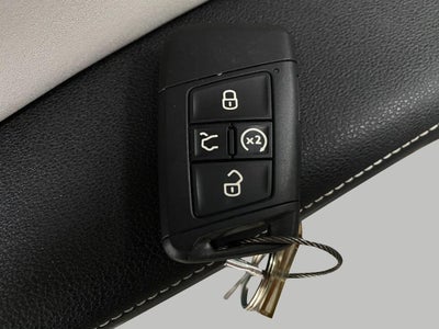 2025 Volkswagen Taos SE 4MOTION