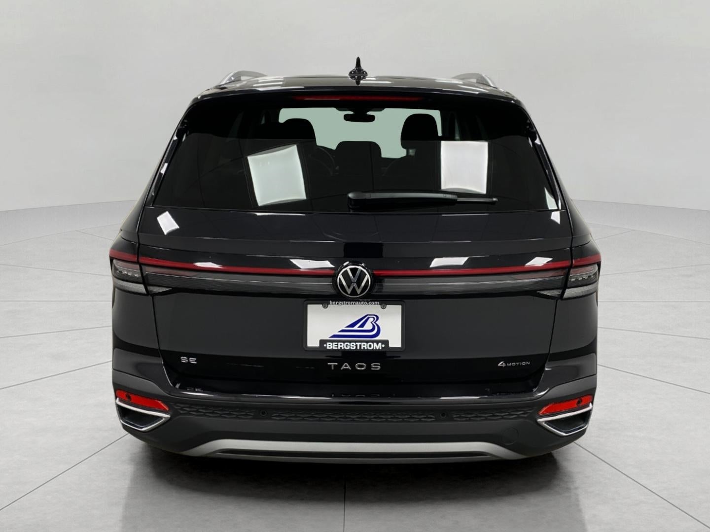 2025 Volkswagen Taos SE 4MOTION