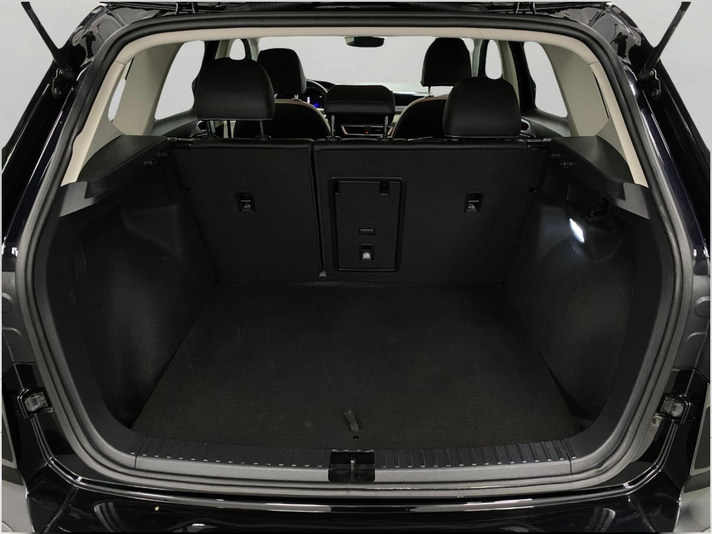 2025 Volkswagen Taos SE 4MOTION