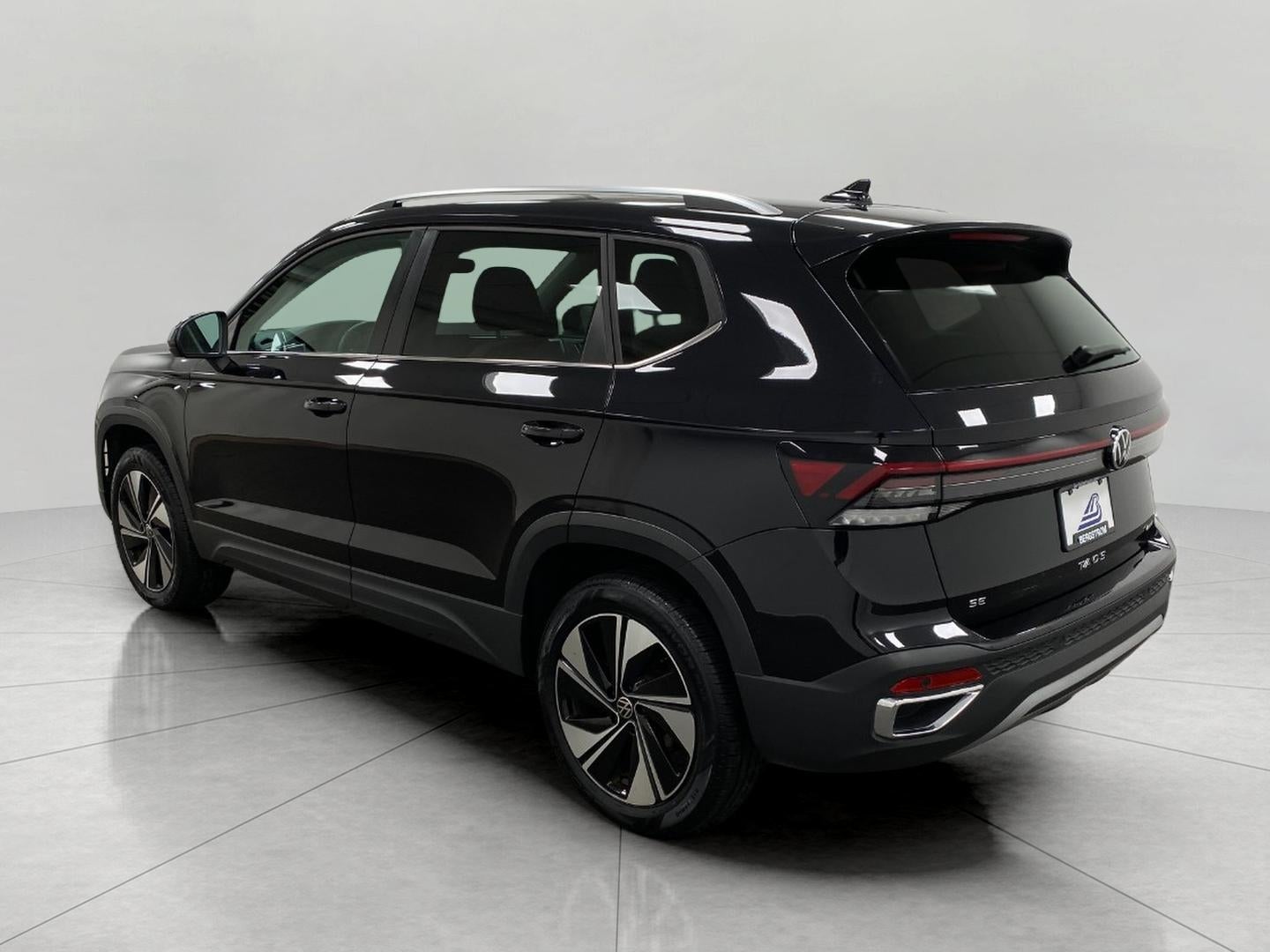 2025 Volkswagen Taos SE 4MOTION