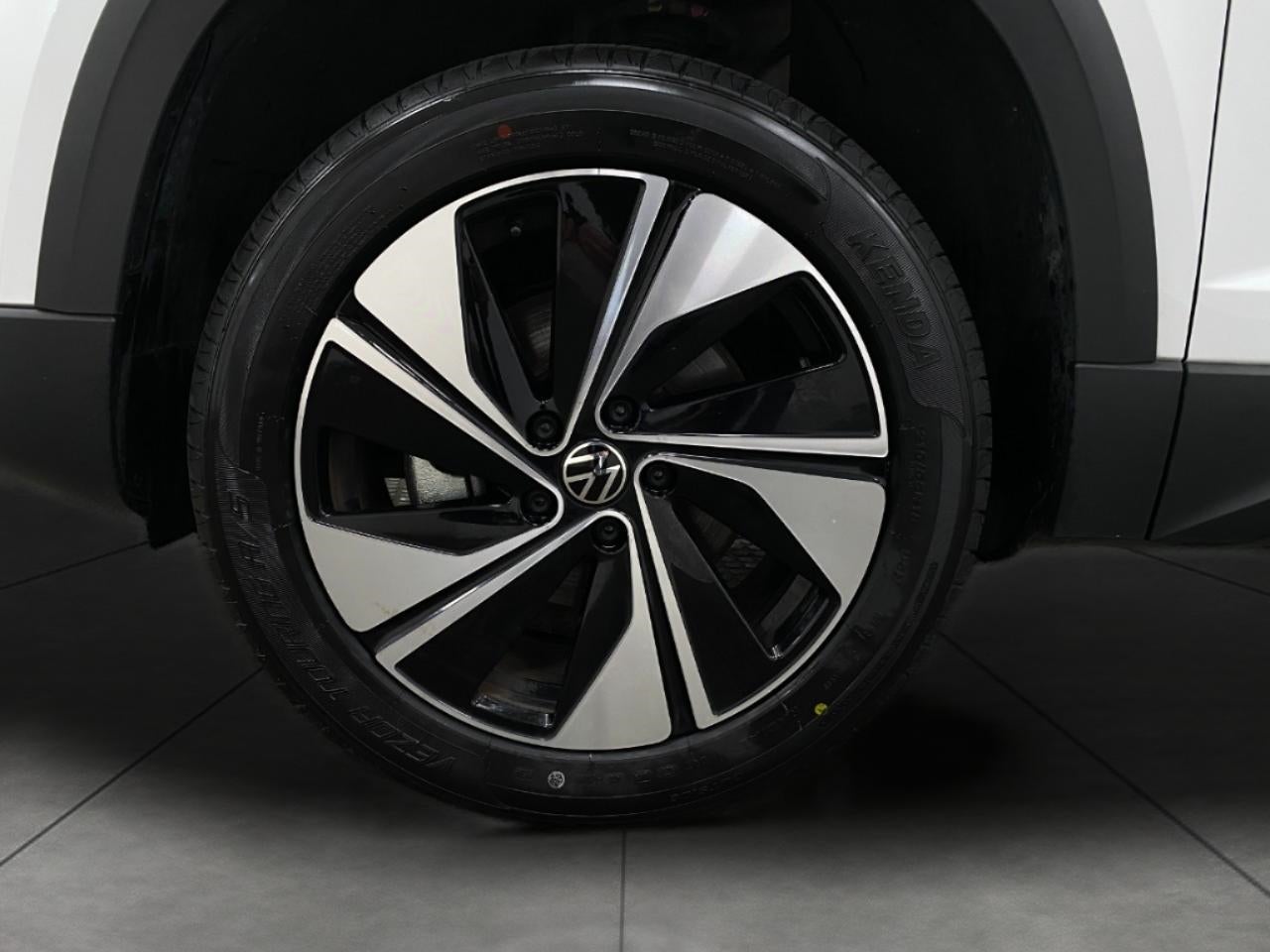 2025 Volkswagen Taos SE 4MOTION