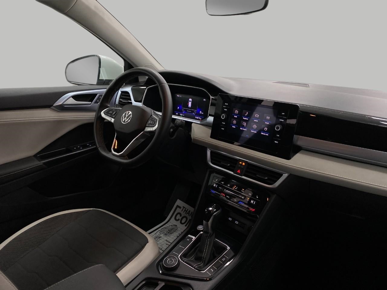 2025 Volkswagen Taos SE 4MOTION