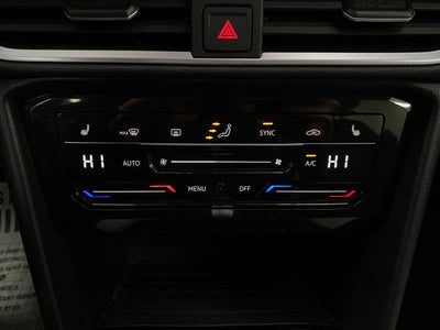 2025 Volkswagen Taos SE 4MOTION