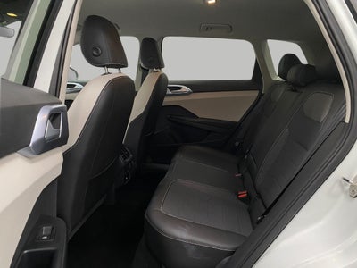 2025 Volkswagen Taos SE 4MOTION