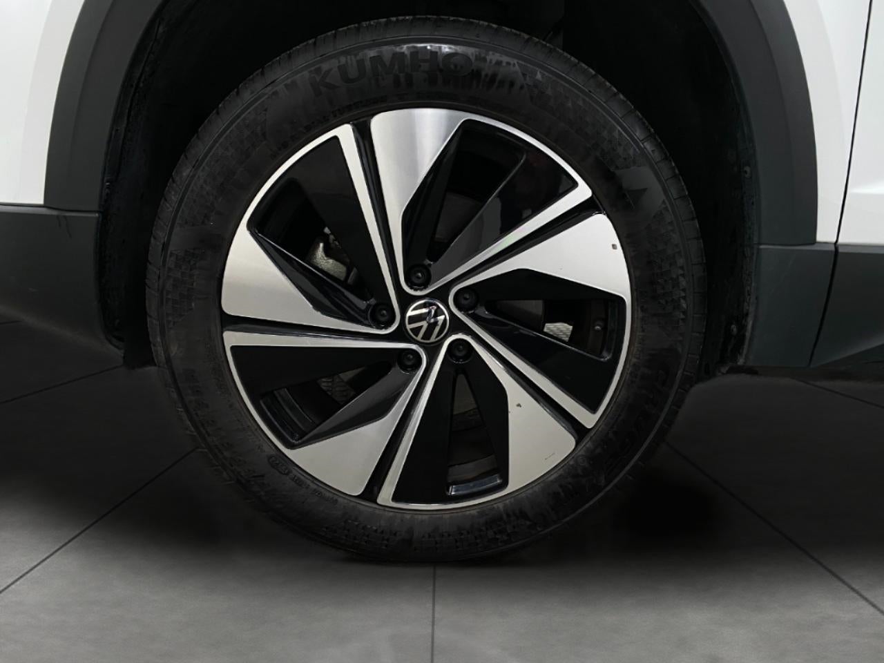 2025 Volkswagen Taos SE 4MOTION