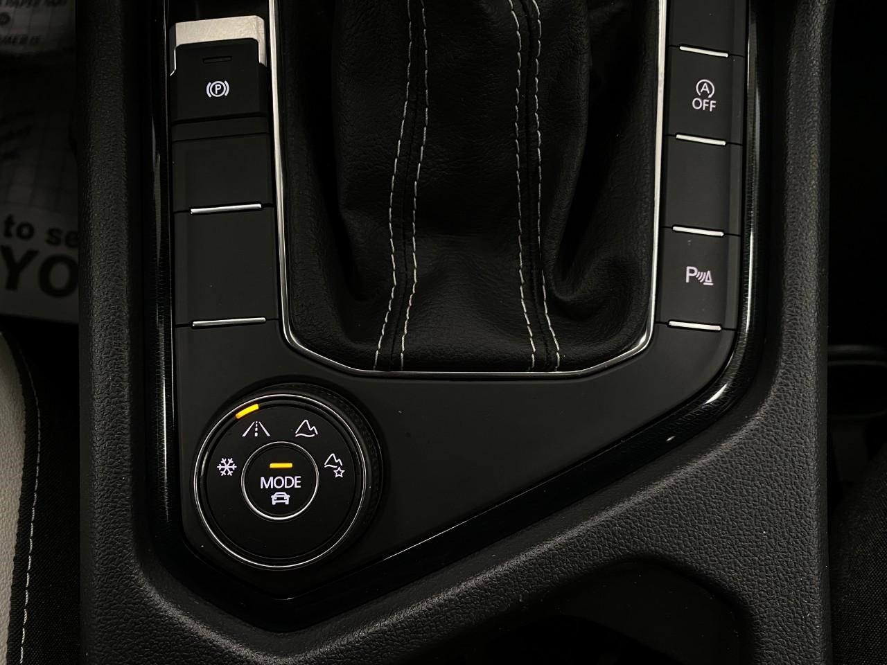 2025 Volkswagen Taos SE 4MOTION