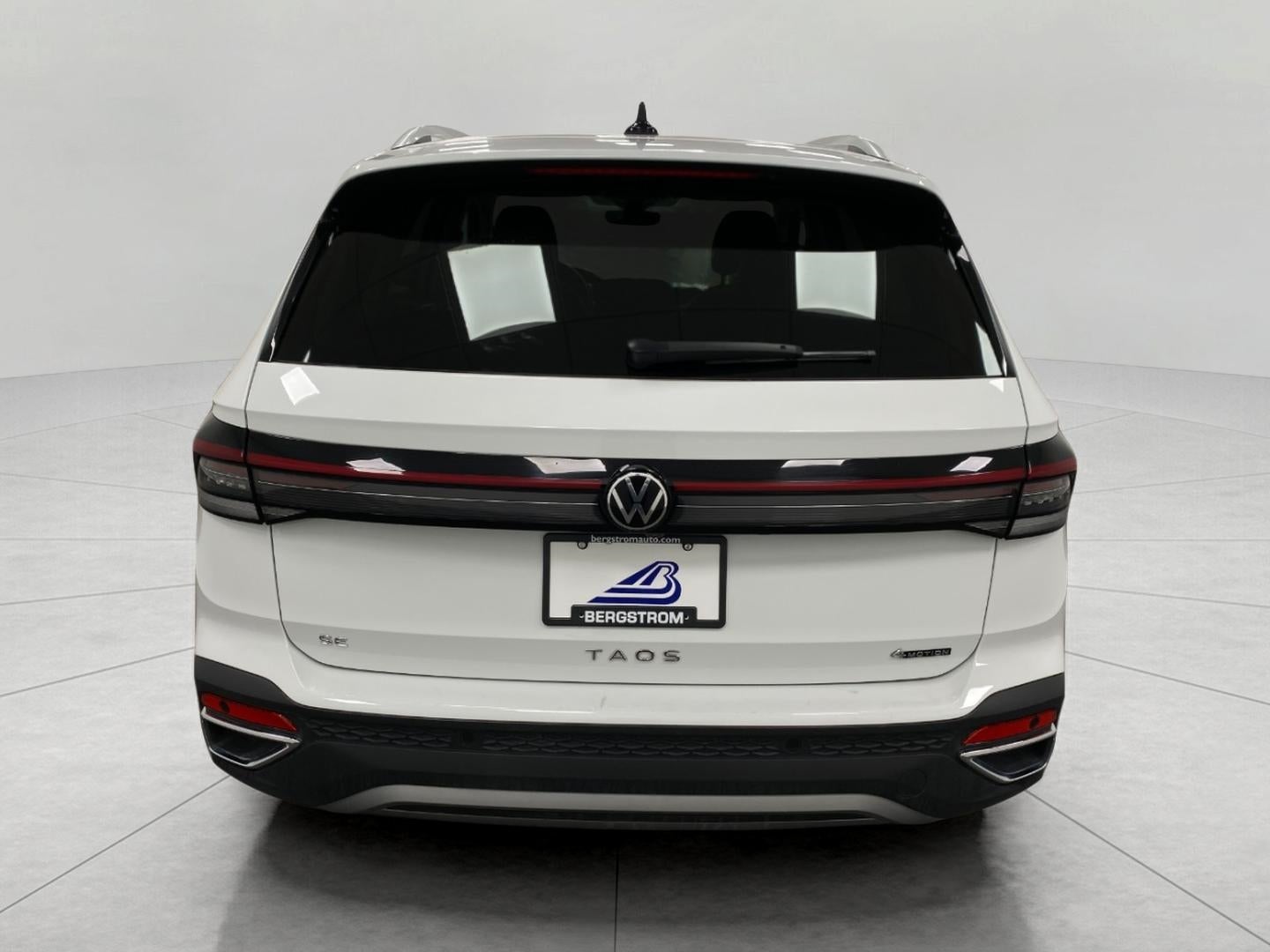 2025 Volkswagen Taos SE 4MOTION