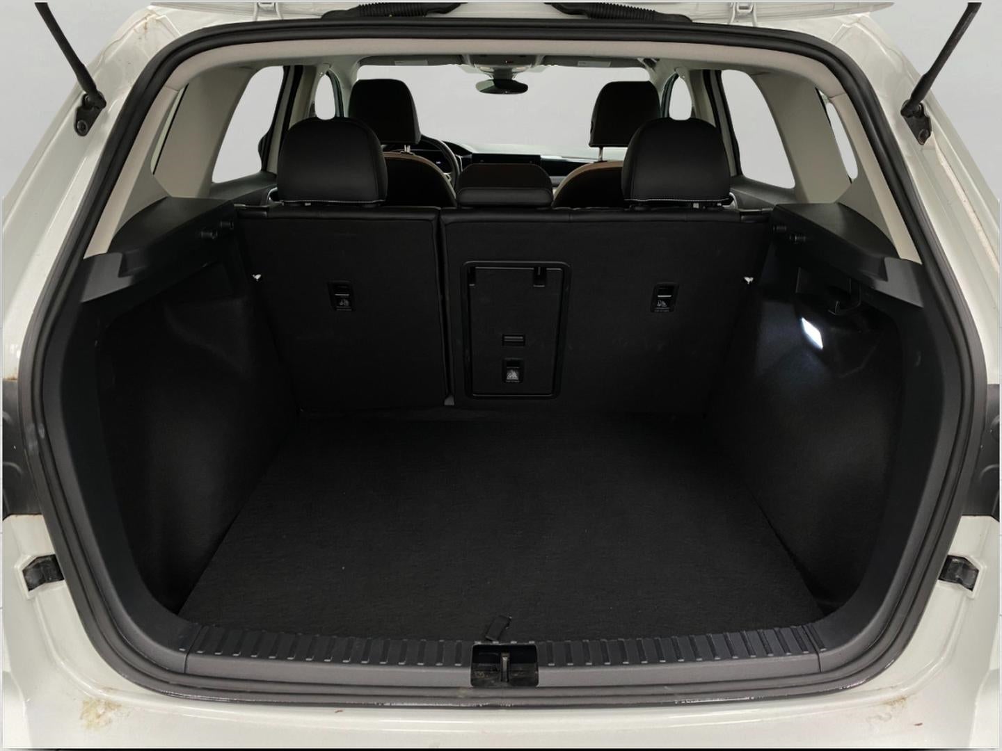 2025 Volkswagen Taos SE 4MOTION