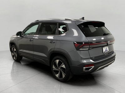 2025 Volkswagen Taos SE 4MOTION