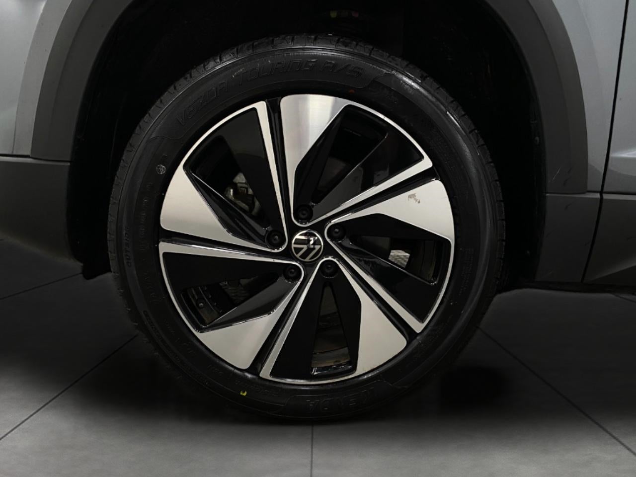 2025 Volkswagen Taos SE 4MOTION