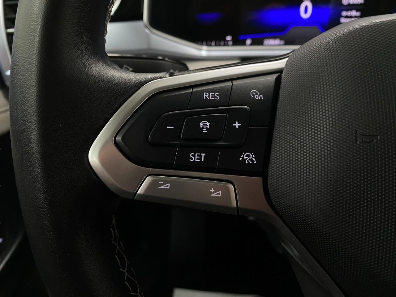 2025 Volkswagen Taos SE 4MOTION