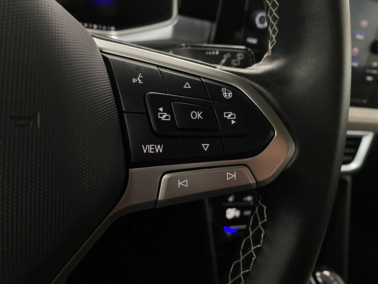 2025 Volkswagen Taos SE 4MOTION