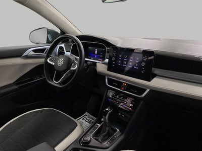 2025 Volkswagen Taos SE 4MOTION