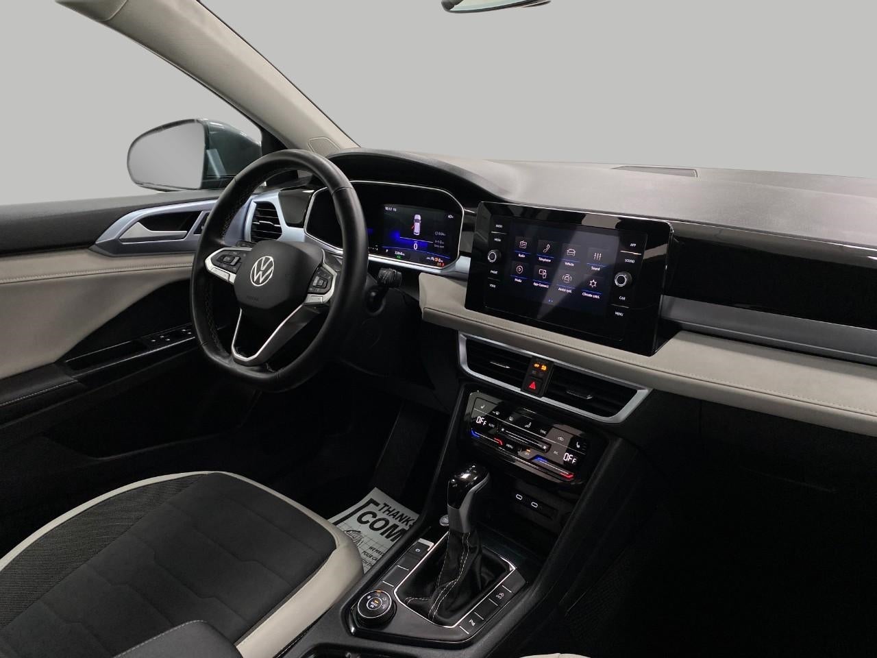 2025 Volkswagen Taos SE 4MOTION