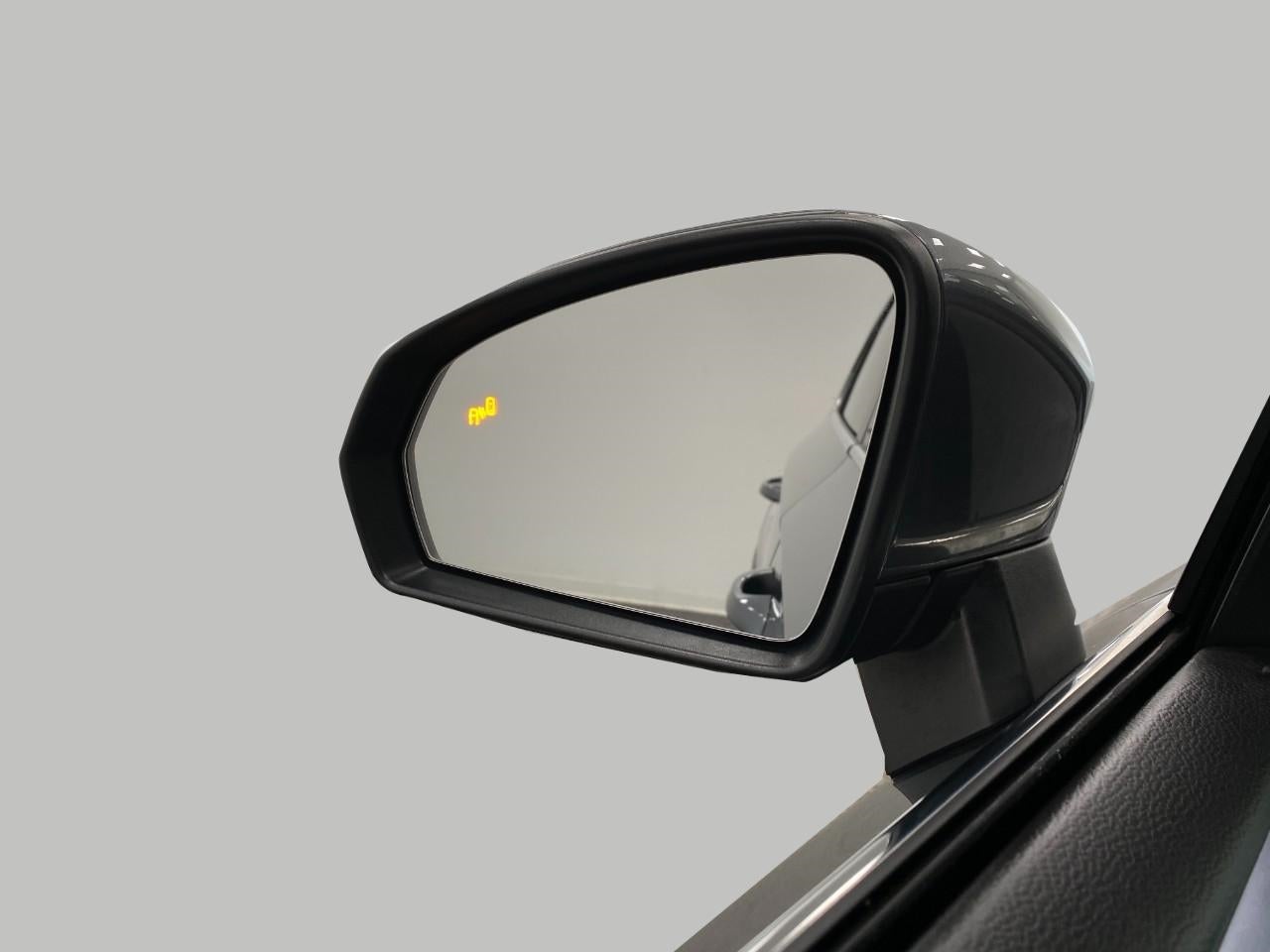 2025 Volkswagen Taos SE 4MOTION