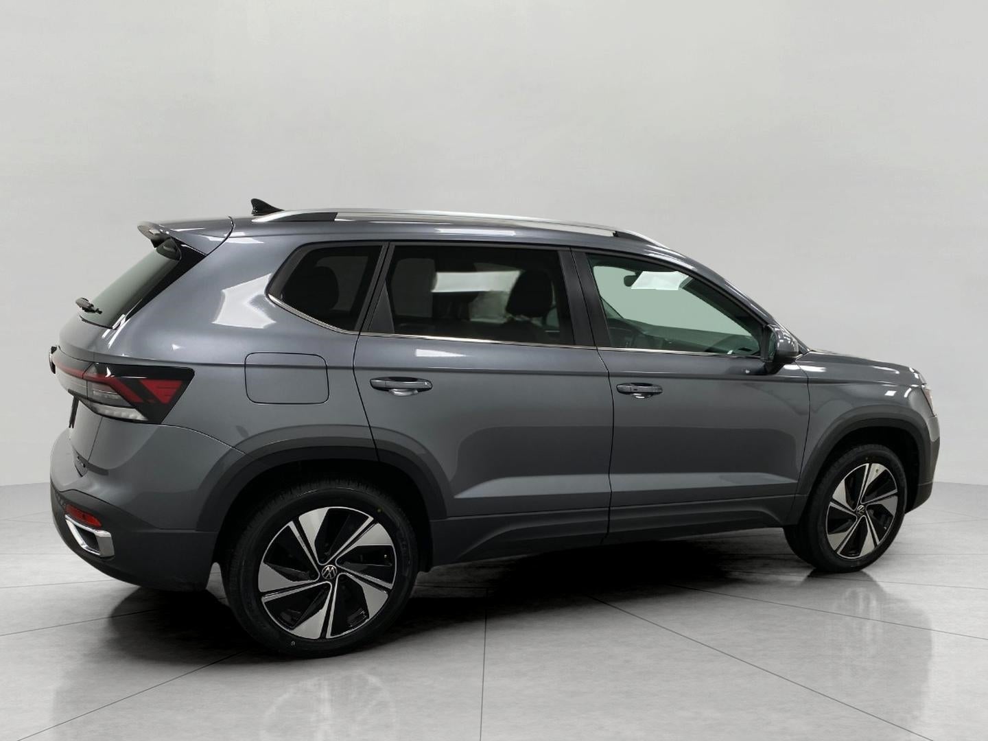 2025 Volkswagen Taos SE 4MOTION