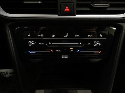 2025 Volkswagen Taos SE 4MOTION