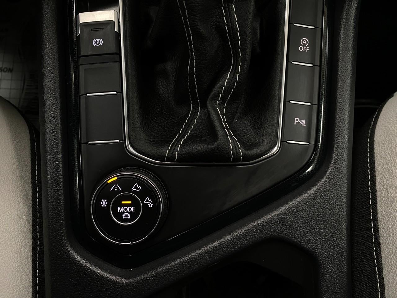 2025 Volkswagen Taos SE 4MOTION