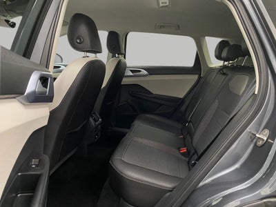 2025 Volkswagen Taos SE 4MOTION