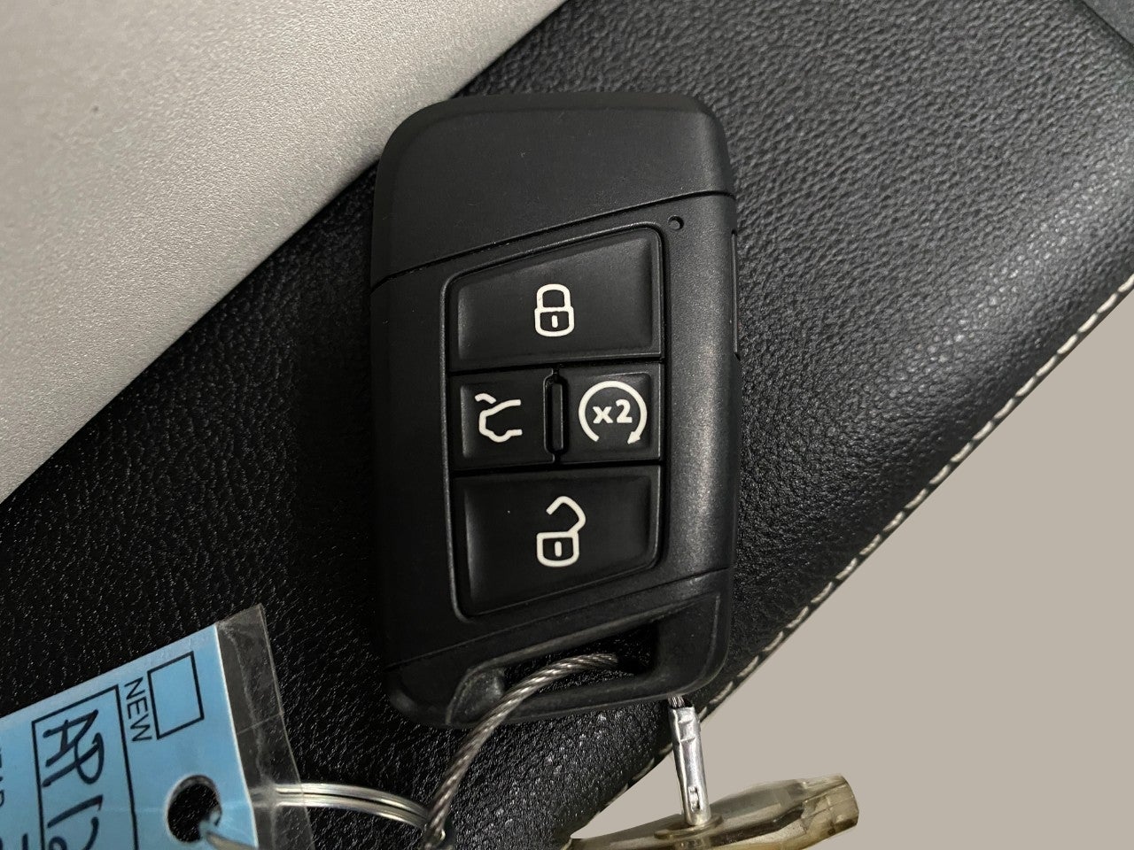 2025 Volkswagen Taos SE 4MOTION