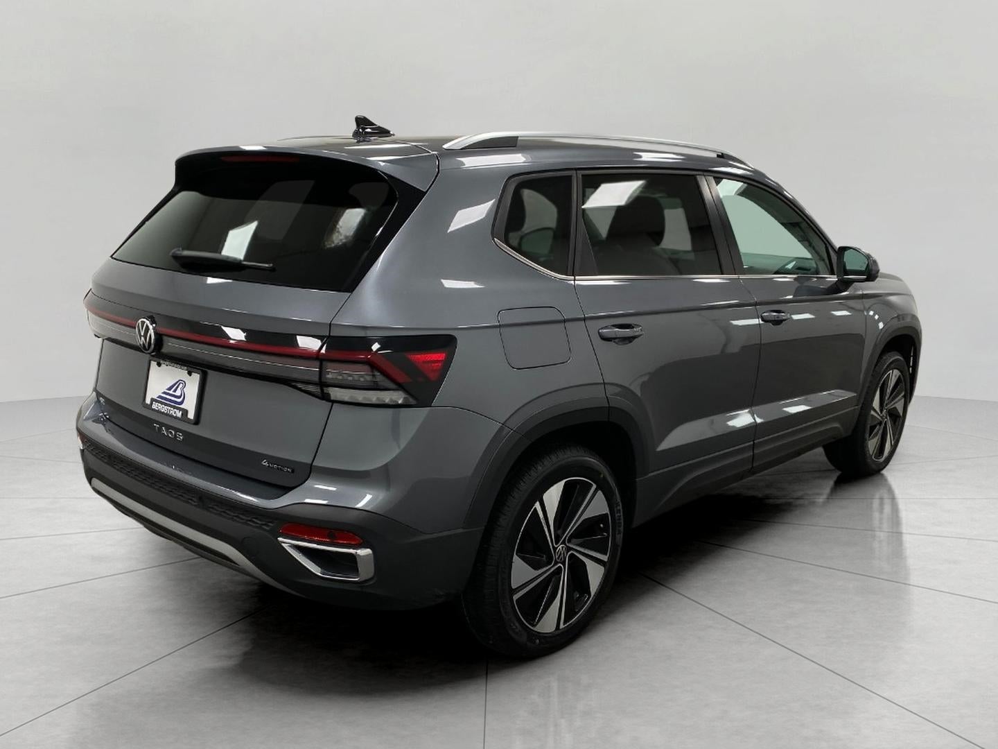 2025 Volkswagen Taos SE 4MOTION