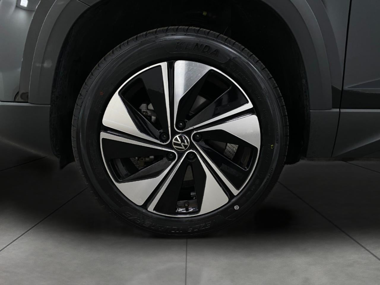 2025 Volkswagen Taos SE 4MOTION