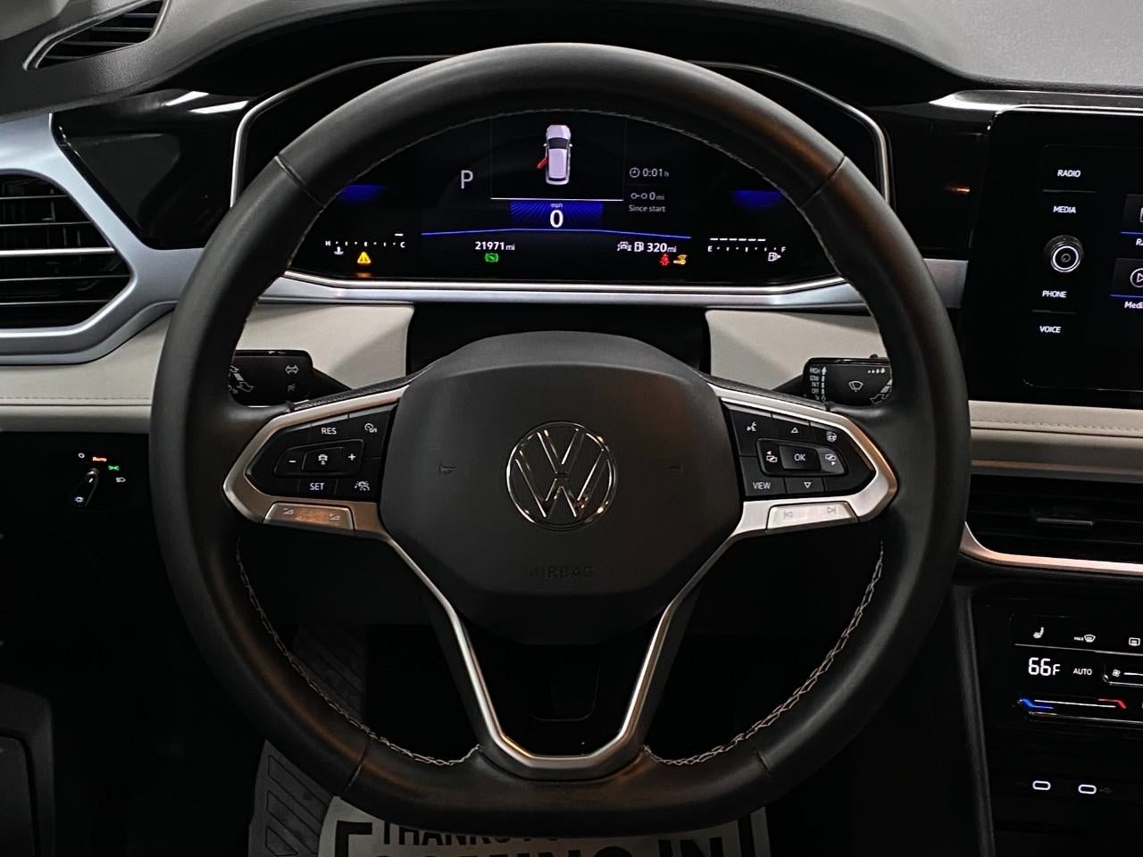 2025 Volkswagen Taos SE 4MOTION