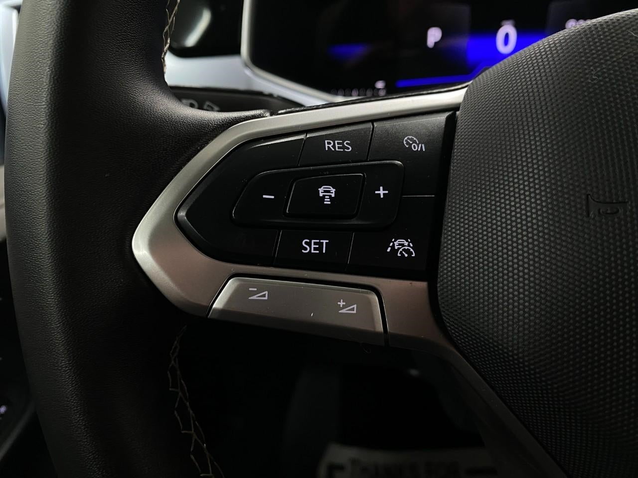 2025 Volkswagen Taos SE 4MOTION