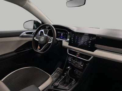 2025 Volkswagen Taos SE 4MOTION