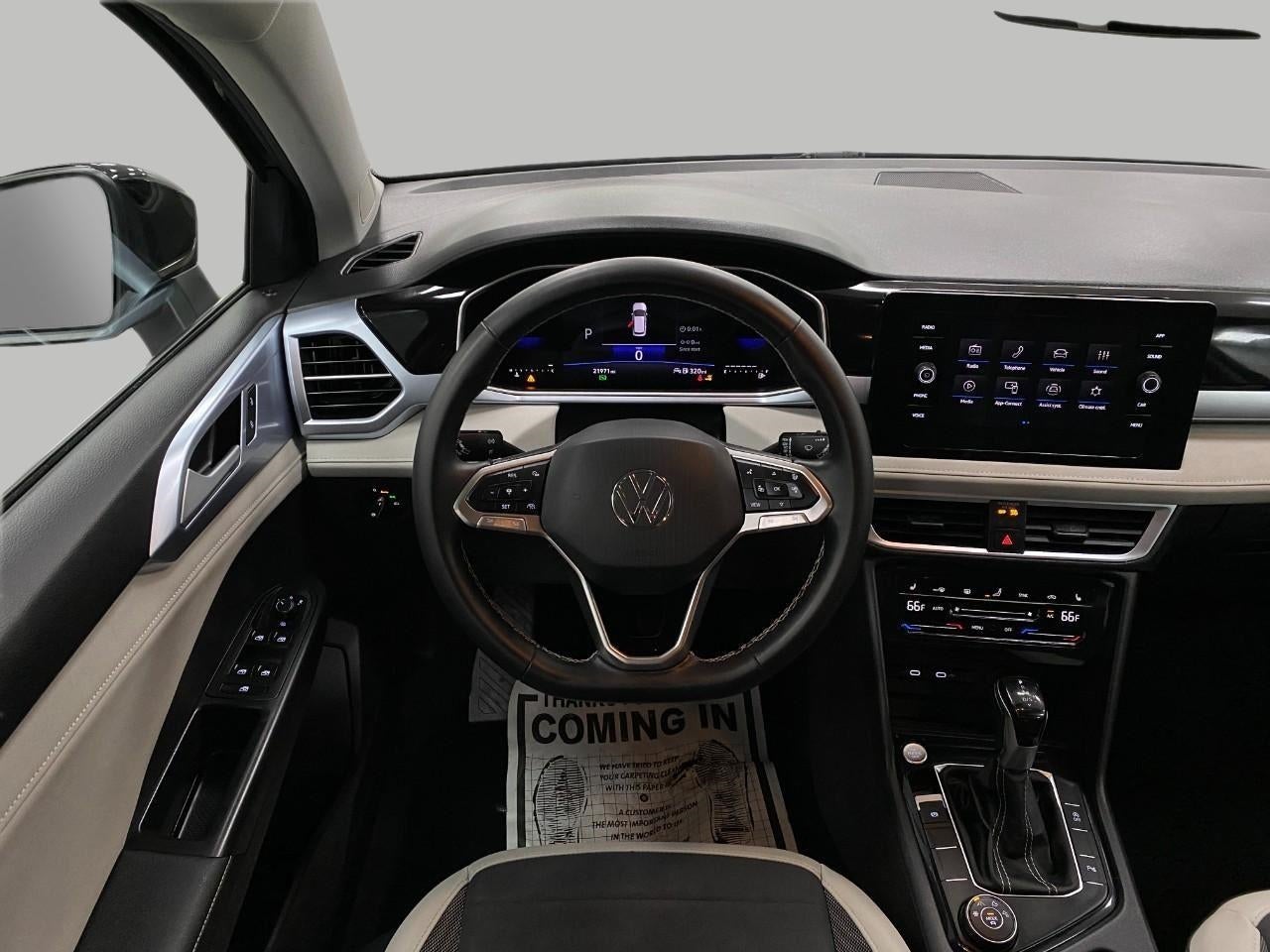 2025 Volkswagen Taos SE 4MOTION