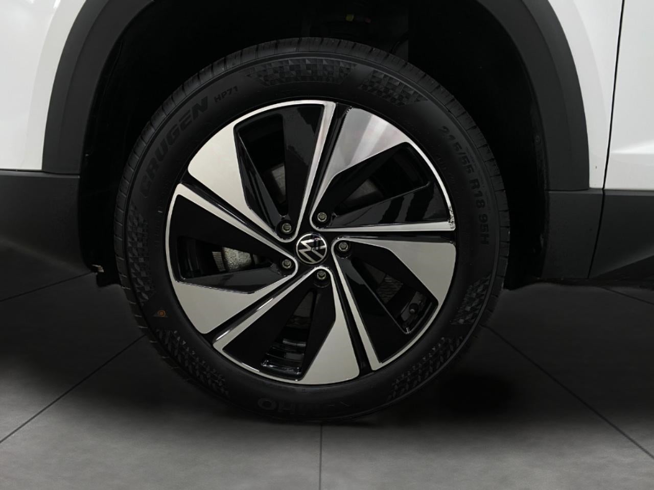 2025 Volkswagen Taos SE 4MOTION