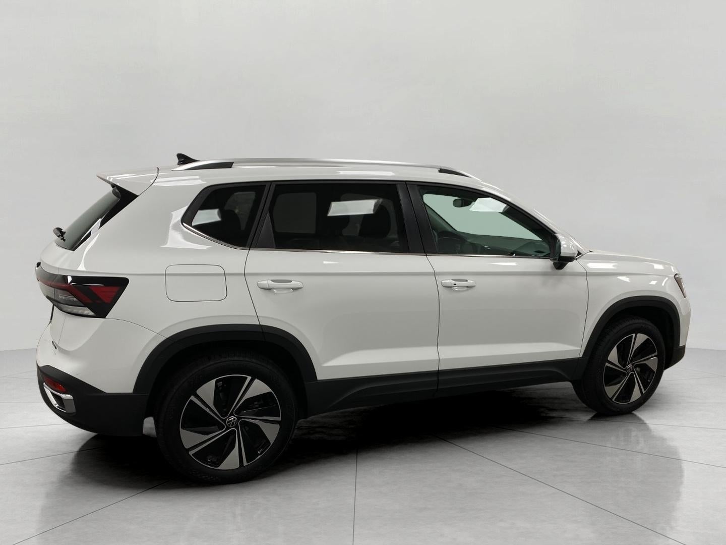 2025 Volkswagen Taos SE 4MOTION