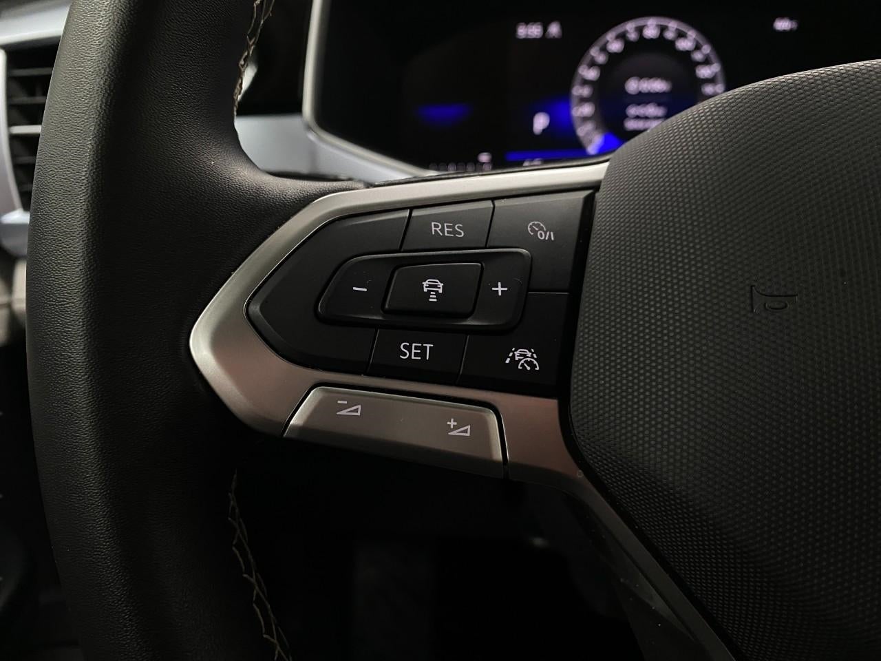 2025 Volkswagen Taos SE 4MOTION