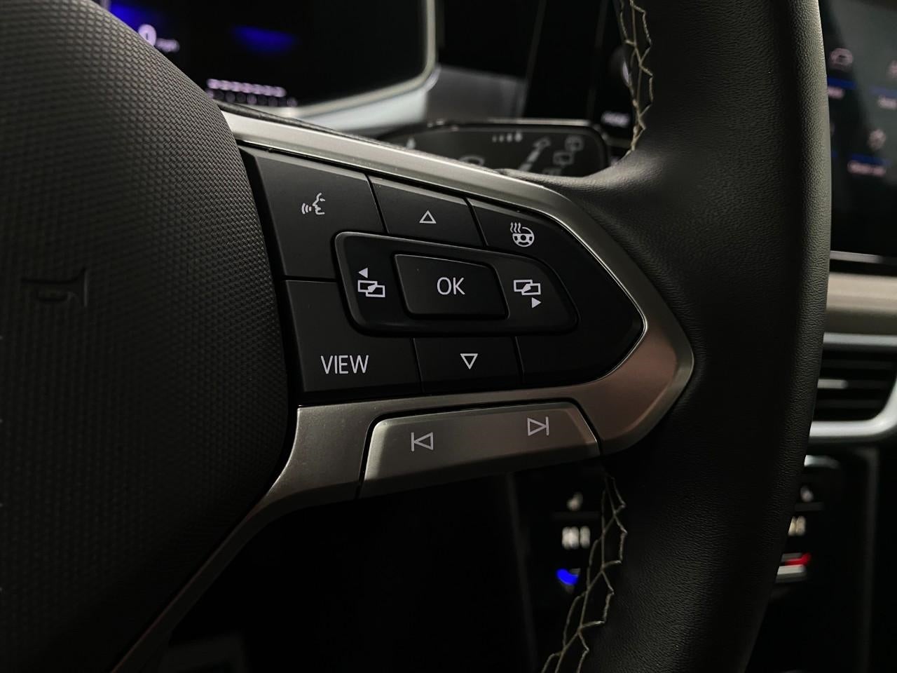 2025 Volkswagen Taos SE 4MOTION