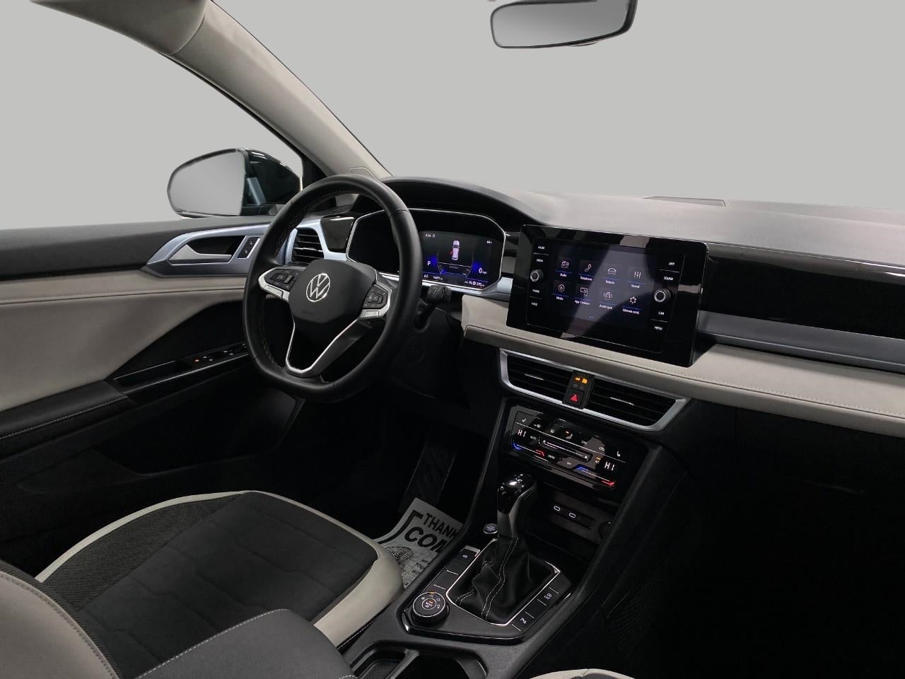 2025 Volkswagen Taos SE 4MOTION